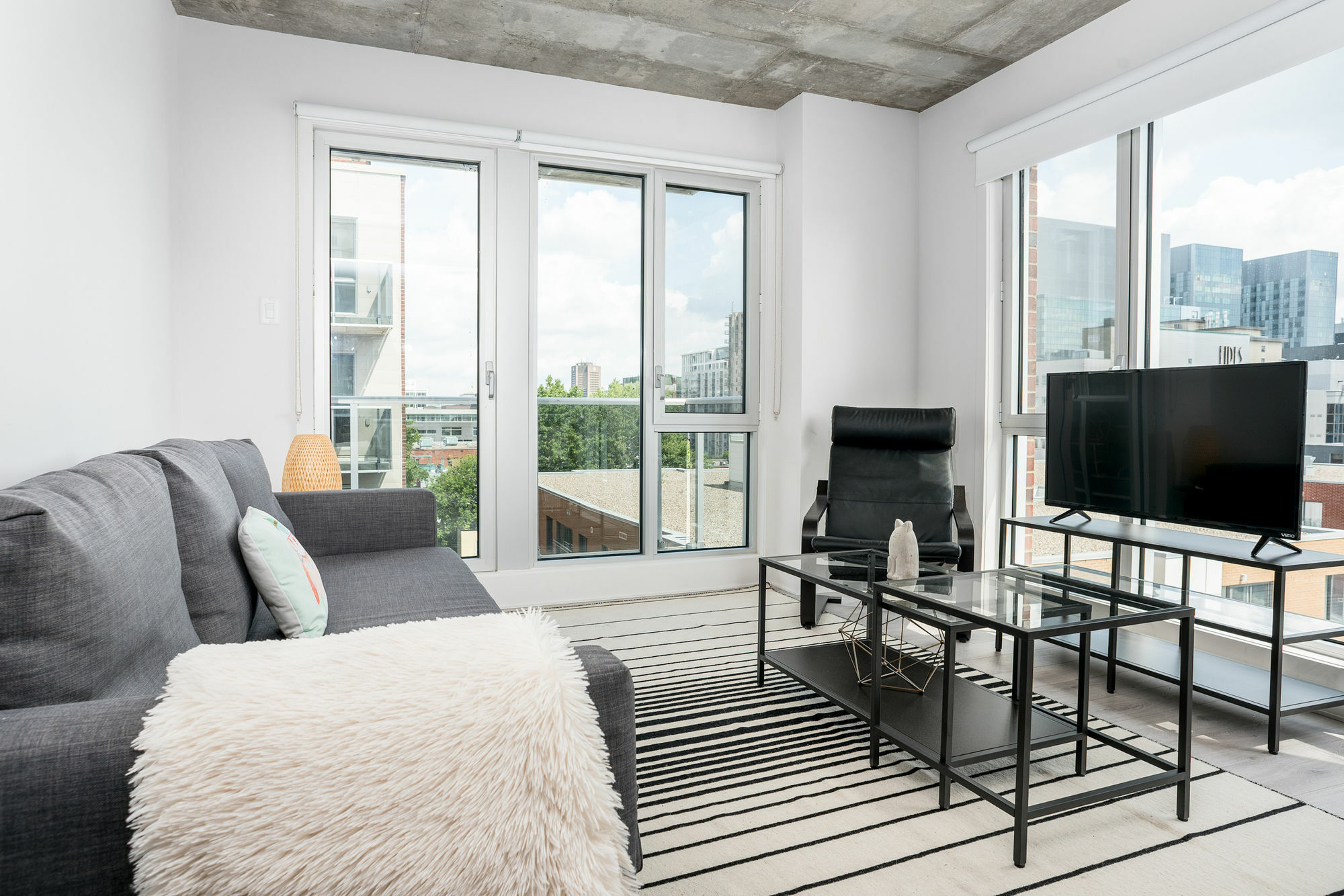 Chic 2Br In Festival Quarter By Sonder Apartment Montreal Exterior photo